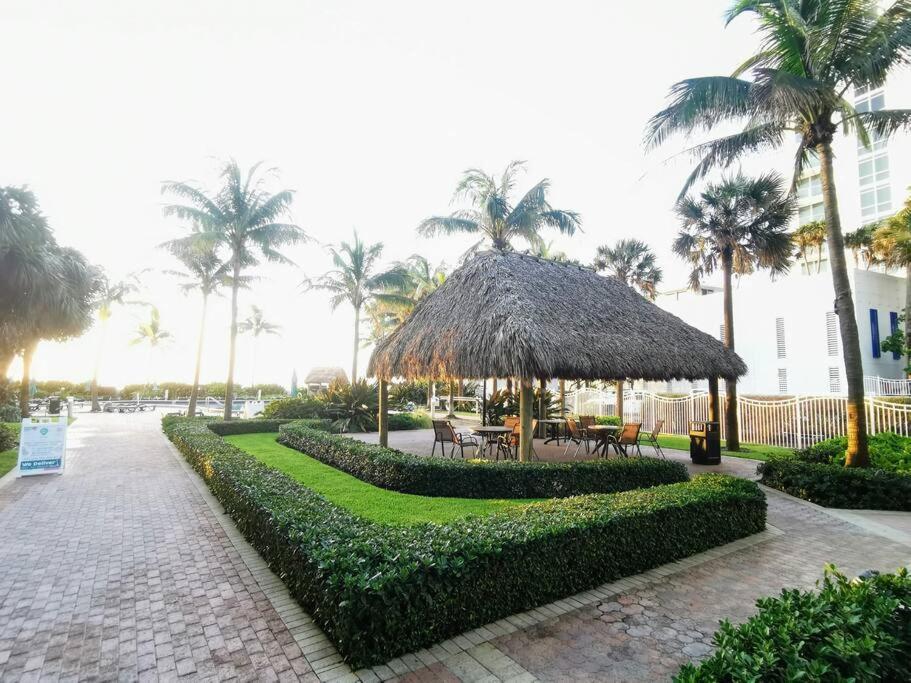 Luxury Stylish Oceanfront 2 Bedroom 2 Bathroom In Hollywood Fl Eksteriør billede