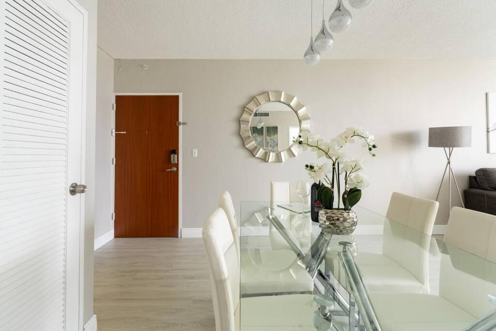 Luxury Stylish Oceanfront 2 Bedroom 2 Bathroom In Hollywood Fl Eksteriør billede