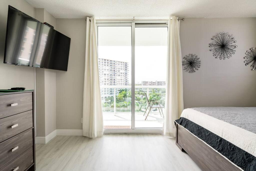 Luxury Stylish Oceanfront 2 Bedroom 2 Bathroom In Hollywood Fl Eksteriør billede